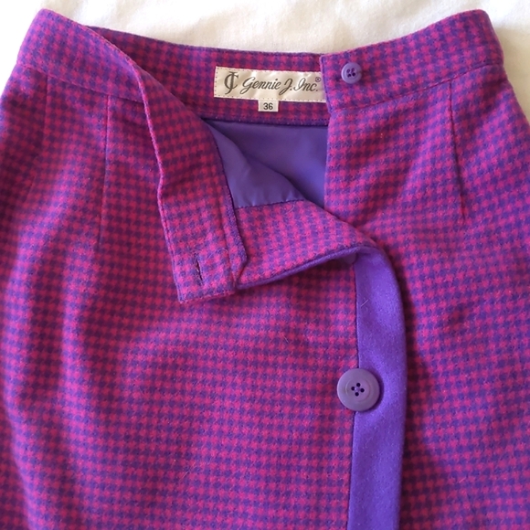 NWOT. Woman's Full lined 100% wool blazer and skirt matching set. - Picture 6 of 8